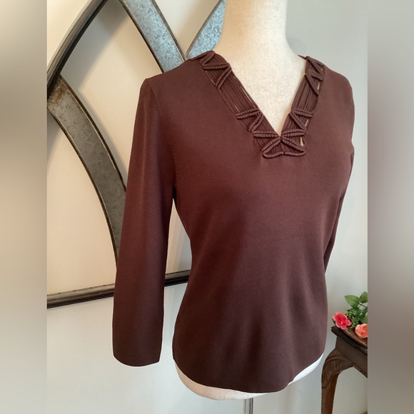 CABLE & GAGE Chocolate Brown 3/4 sleeve Stretchy Top w/Open Neckline Detail - Picture 2 of 10